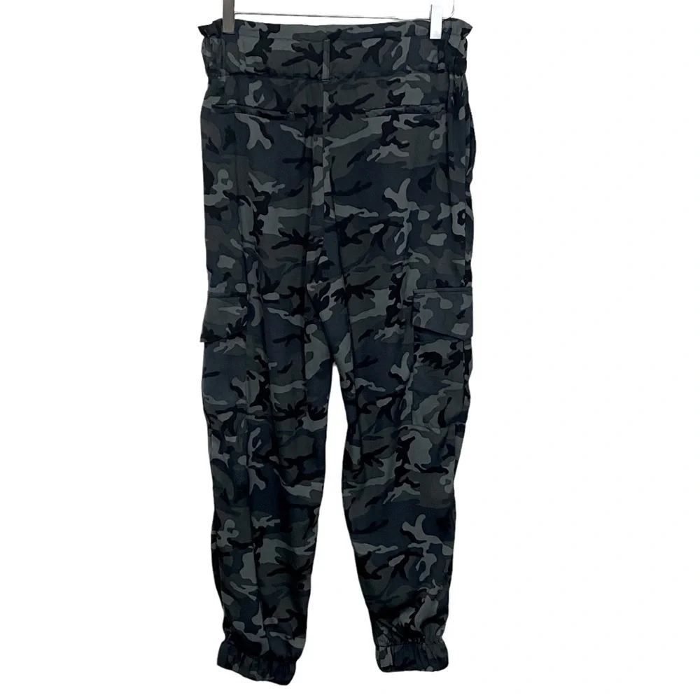 ELAN INTERNATIONAL - SIZE MEDIUM - CAMO CARGO JOGGERS - GOOD‎ CONDITION B6